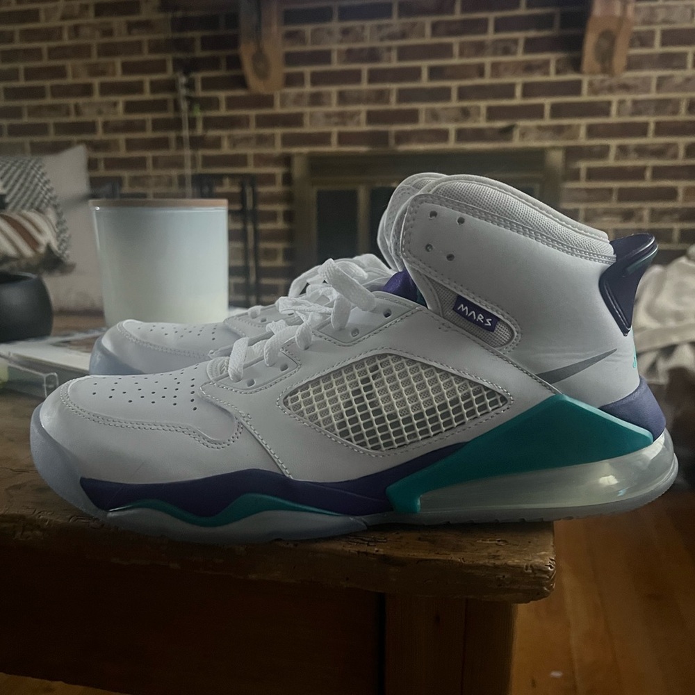 Nike Air Jordan.